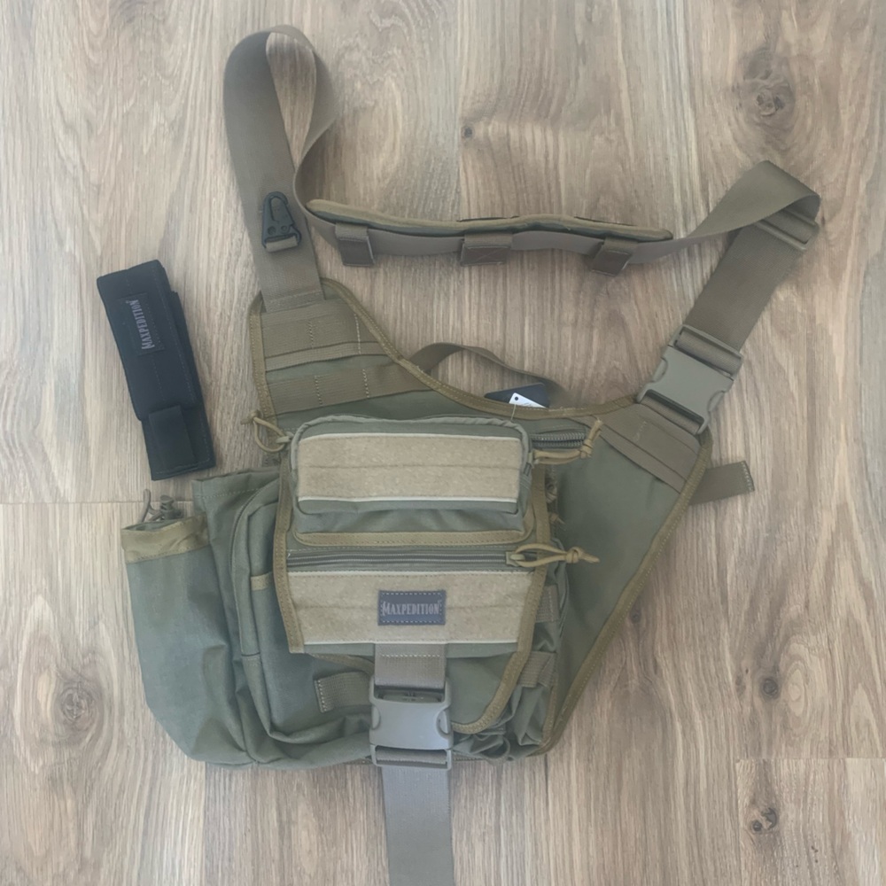 Maxpedition Jumbo Versipack OD Khaki 0412K Main compartment measures 9" x 9" x 3